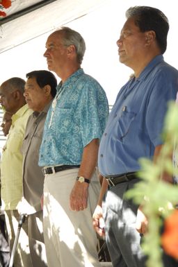 [Assignment: 48-DPA-SOI_K_Majuro_6-11-12-07] Pacific Islands Tour: Visit of Secretary Dirk Kempthorne [and aides] to Majuro Atoll, of the Republic of Marshall Islands [48-DPA-SOI_K_Majuro_6-11-12-07__DI14627.JPG]