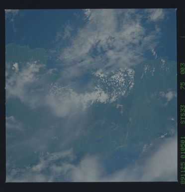 S33-75-003 - STS-033 - STS-33 earth observations