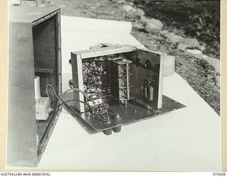 LAE, NEW GUINEA. 1944-09-04. SECTIONISED FIELD STRENGTH MEASURING EQUIPMENT USED BY A SPECIAL FORCE OF C.S.I.R. (COUNCIL FOR SCIENTIFIC AND INDUSTRIAL RESEARCH) FROM NEW ZEALAND TO DETERMINE THE ..