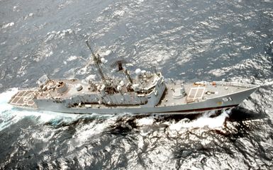 A starboard view of the guided missile frigate USS Gary (FFG-51) underway near Hawaii