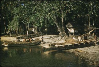 Trading canoes at Mapamoiwa village : Mapamoiwa village, D'Entrecasteaux Islands, Papua New Guinea, 1956 / Terence and Margaret Spencer