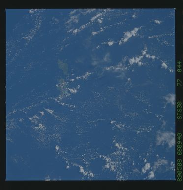 S30-77-044 - STS-030 - STS-30 earth observations