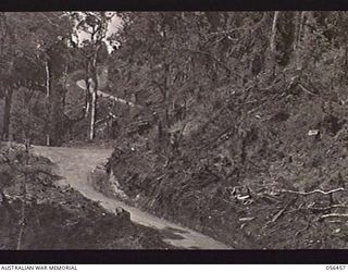 REINHOLD HIGHWAY, NEW GUINEA. 1943-08-24. PORTION OF THE MOUNTAIN ROAD CONSTRUCTED BY THE TROOPS OF HEADQUARTERS, ROYAL AUSTRALIAN ENGINEERS, 11TH AUSTRALIAN DIVISION BETWEEN JOHNSON'S GAP AND EDIE ..