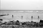 Tautua i te tai 'fielders on ocean reef' - and they did make a catch.