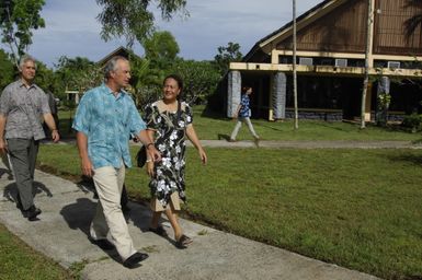 [Assignment: 48-DPA-SOI_K_Pohnpei_6-10-11-07] Pacific Islands Tour: Visit of Secretary Dirk Kempthorne [and aides] to Pohnpei Island, of the Federated States of Micronesia [48-DPA-SOI_K_Pohnpei_6-10-11-07__DI13640.JPG]