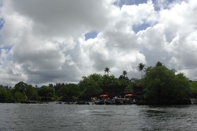 [Assignment: 48-DPA-SOI_K_Pohnpei_6-10-11-07] Pacific Islands Tour: Visit of Secretary Dirk Kempthorne [and aides] to Pohnpei Island, of the Federated States of Micronesia [48-DPA-SOI_K_Pohnpei_6-10-11-07__DI13843.JPG]