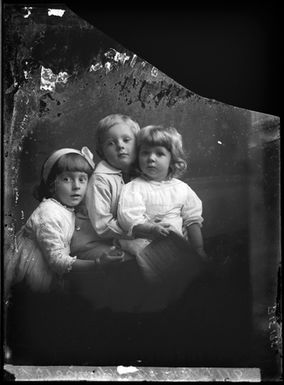 Mrs Woodhouse [Group portrait - three children]