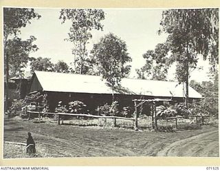 KOITAKI, PORT MORESBY AREA, PAPUA, NEW GUINEA. 1944-03-27. THE LIBRARY OF THE AUSTRALIAN ARMY EDUCATION SERVICE AT THE 113TH CONVALESCENT DEPOT VIEWING THE TROPICAL GARDEN