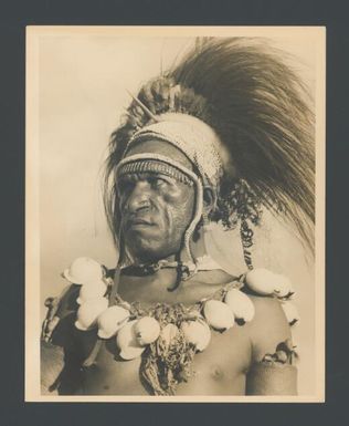 [A Bena Bena highlander from the Goroka area of New Guinea] N.V. Salt