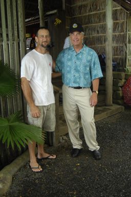 [Assignment: 48-DPA-SOI_K_Pohnpei_6-10-11-07] Pacific Islands Tour: Visit of Secretary Dirk Kempthorne [and aides] to Pohnpei Island, of the Federated States of Micronesia [48-DPA-SOI_K_Pohnpei_6-10-11-07__DI14186.JPG]