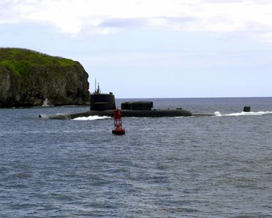 A port side view of the USS KAMEHAMEHA (SSN 642) underway as it enters the Apra Harbor, Guam