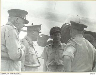 AITAPE, NEW GUINEA. 1945-02-09. VX17 MAJOR GENERAL J. E. S. STEVENS DSO ED, GENERAL OFFICER COMMANDING, 6TH DIVISION (1) TALKING WITH THE PILOT OF THE ROYAL AUSTRALIAN AIR FORCE LOCKHEED "HUDSON" ..