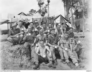 CAPE PUS, WEWAK AREA, NEW GUINEA. 1945-09-07. TROOPS OF 2/1 TANK ATTACK REGIMENT, HAVING A MORNING CUP OF TEA ON THE BEACH