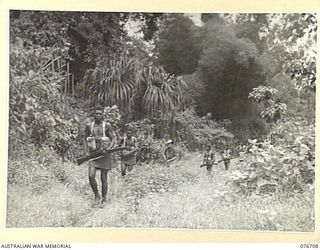 JACQUINOT BAY, NEW BRITAIN. 1944-11-06. MEMBERS OF A JUNGLE PATROL LED BY QX21487 SERGEANT R.V. PHELAN, B COMPANY, 1ST NEW GUINEA INFANTRY BATTALION SET OUT FROM POMIO VILLAGE. NATIVE MEMBERS OF ..