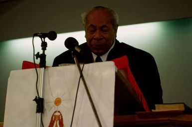 King Taufa'ahau Tupou IV speaking from the pulpit at the dedication of Vaine Mo'onia (The True Vine) church