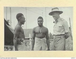 ALEXISHAFEN, NEW GUINEA. 1944-07-16. SERGEANT TAPIOLI, DCM, PAPUAN INFANTRY BATTALION (1) CHATTING WITH NX70338 LIEUTENANT COLONEL K.B. NOAD, OFFICER IN CHARGE, MEDICAL DIVISION, 2/11TH AUSTRALIAN ..