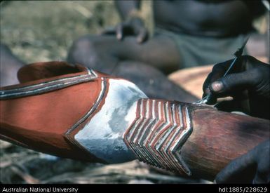 Red, white and yellow colours are used to highlight different parts of drums. Quills and the edges of feathers are used for applying very fine outlines