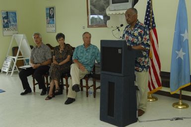 [Assignment: 48-DPA-SOI_K_Pohnpei_6-10-11-07] Pacific Islands Tour: Visit of Secretary Dirk Kempthorne [and aides] to Pohnpei Island, of the Federated States of Micronesia [48-DPA-SOI_K_Pohnpei_6-10-11-07__DI14199.JPG]