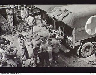 NEW GUINEA. 1943-07-28. AUSTRALIAN WOUNDED FROM NASSAU BAY BEING TRANSFERRED FROM THE TUNGSIN INTO AMBULANCES