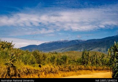 Mt Hagen - Baiyer Valley, 18 miles after Hagen - Hagen Massive