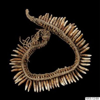 ["halsband, necklace"]