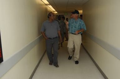 [Assignment: 48-DPA-SOI_K_Kwajalein_6-11-07] Pacific Islands Tour: Visit of Secretary Dirk Kempthorne [and aides] to Kwajalein Atoll, of the Republic of Marshall Islands [48-DPA-SOI_K_Kwajalein_6-11-07__DI14327.JPG]