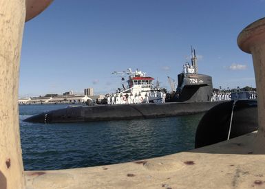 A view from the pier at Naval Base Pearl Harbor, Hawaii (HI), showing Sailors standing on deck of the USN LOS ANGELES CLASS: Attack Submarine USS LOUISVILLE (SSN 724), as the ship returns to its home port following a 8-month deployment in support of Operation IRAQI FREEDOM