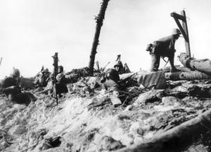 [U.S. Marines Advancing on Namur Island]