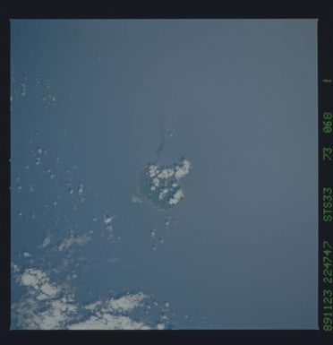 S33-73-068 - STS-033 - STS-33 earth observations