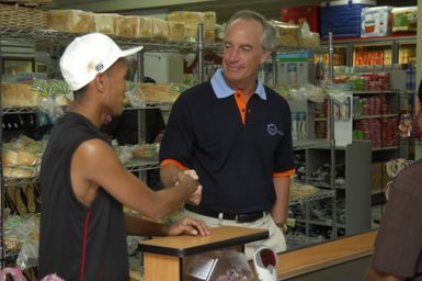 [Assignment: 48-DPA-SOI_K_Pohnpei_6-10-11-07] Pacific Islands Tour: Visit of Secretary Dirk Kempthorne [and aides] to Pohnpei Island, of the Federated States of Micronesia [48-DPA-SOI_K_Pohnpei_6-10-11-07__DI14027.JPG]