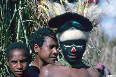 ["huvudbonad, festival, fotografi, photograph"]