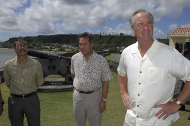 [Assignment: 48-DPA-SOI_K_Guam_6-6-7-07] Pacific Islands Tour: Visit of Secretary Dirk Kempthorne [and aides] to Guam, U.S. Territory [48-DPA-SOI_K_Guam_6-6-7-07__DI11090.JPG]