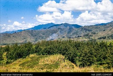 Goroka - Chimbu, Miruma - Lkt, Goroka in background