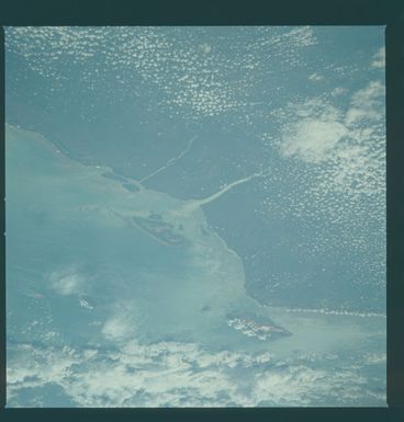 S09-33-1241 - STS-009 - Earth observations taken by the STS-9 crew