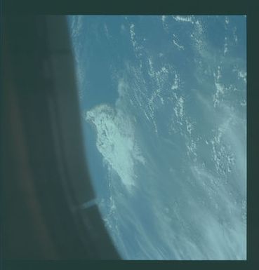 S01-09-095 - STS-001 - Earth observations taken during STS-1 mission