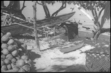 Children's play canoes (1) : Carteret Islands, Papua New Guinea, 1960 / Terence and Margaret Spencer