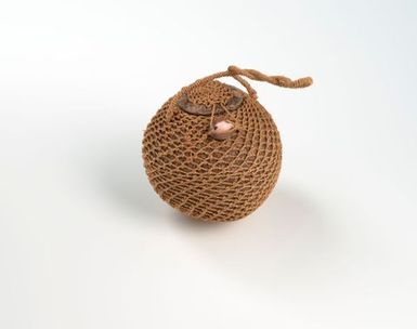 Pupu (coconut shell container)
