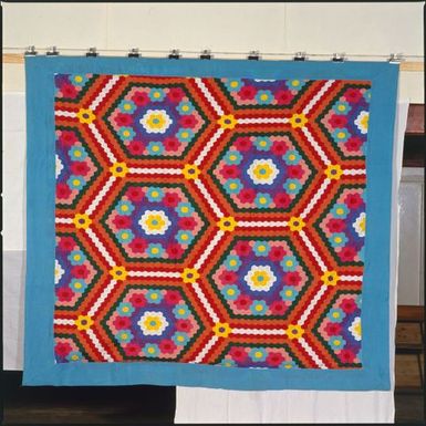Tivaevae manu, paka onu (turtle back) pattern, by Tepaeru Opo