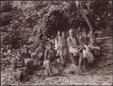 Women and children of Raga, New Hebrides, 1906 / J.W. Beattie