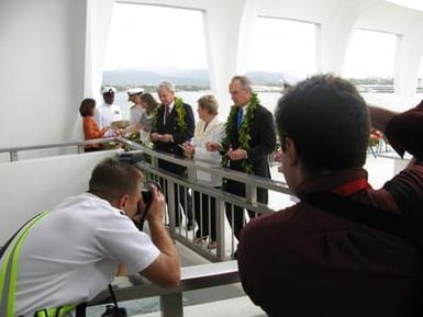 [Assignment: 48-DPA-12-6-06_K_CPix_Kemp_HI] Visit of Secretary Dirk Kempthorne [and aides] to Pearl Harbor, Honolulu, Hawaii [for commemorative events on the 65th anniversary of the Japanese attack] [48-DPA-12-6-06_K_CPix_Kemp_HI_IMG_0212.JPG]