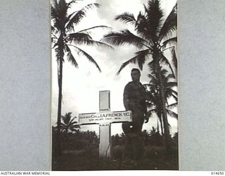 1943-04-14. NEW GUINEA. WAR CEMETERY AT MILNE BAY. GRAVE OF CORPORAL J.A. FRENCH, V.C. CORPORAL FRENCH WON THE FIRST V.C. IN THE NEW GUINEA CAMPAIGN. (NEGATIVE BY N. BROWN)