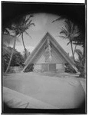 Hawaii: Fitzsimmons, Mr. and Mrs. Edmund F., residence. Exterior and Swimming pool