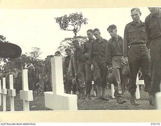 DUMPU, NEW GUINEA. 1944-02-06. TROOPS EXAMINING GRAVES AFTER THE DEDICATION SERVICE AT THE DUMPU WAR CEMETERY