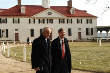 [Assignment: 48-DPA-01-12-09_SOI_K_Mt_Vernon] Visit of Secretary Dirk Kempthorne to Mount Vernon Estate and Gardens, Mount Vernon, Virginia, [for touring and announcement of the U.S. nomination of the George Washington home, along with the Papahanaumokuakea Marine National Monument in Hawaii, for inclusion on the United Nations Educational, Scientific, and Cultural Organization's (UNESCO's) World Heritage List. Joining Secretary Kempthorne for the announcement was James Rees, Executive Director of the Mount Vernon Estate and Gardens.] [48-DPA-01-12-09_SOI_K_Mt_Vernon_IOD_9401.JPG]