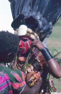 ["huvudbonad, ansiktsmålning, fotografi, photograph"]