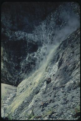 The sides of the volcano (2) : Rabaul, New Britain, Papua New Guinea, 1960-1961 / Terence and Margaret Spencer