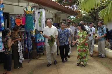 [Assignment: 48-DPA-SOI_K_Guam_6-6-7-07] Pacific Islands Tour: Visit of Secretary Dirk Kempthorne [and aides] to Guam, U.S. Territory [48-DPA-SOI_K_Guam_6-6-7-07__DI11277.JPG]