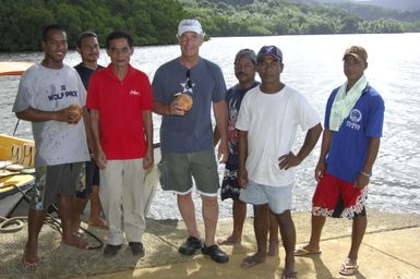 [Assignment: 48-DPA-SOI_K_Pohnpei_6-10-11-07] Pacific Islands Tour: Visit of Secretary Dirk Kempthorne [and aides] to Pohnpei Island, of the Federated States of Micronesia [48-DPA-SOI_K_Pohnpei_6-10-11-07__DI13968.JPG]