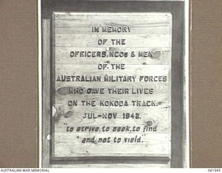 PORT MORESBY AREA, NEW GUINEA. 1943-12-14. THIS PLAQUE, WHICH IS TO BE MOUNTED ON THE MAIN KOKODA TRAIL, WAS PHOTOGRAPHED AT THE DEPUTY ASSISTANT DIRECTOR OF EDUCATION HEADQUARTERS, THE PLAQUE WHEN ..