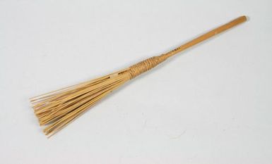 Model salu tu (tall broom)